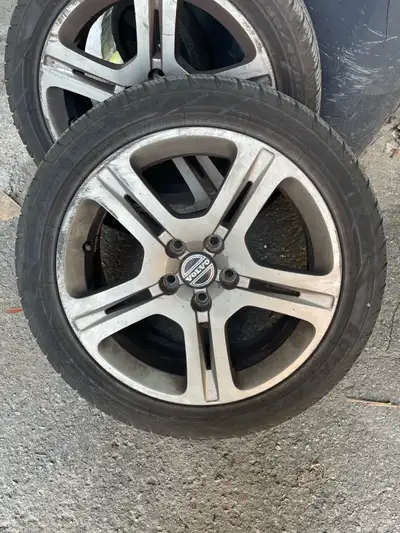 Upgrade your vehicle with this set of four 235/45R17 Volvo alloy wheels and tires, offering a sleek...
