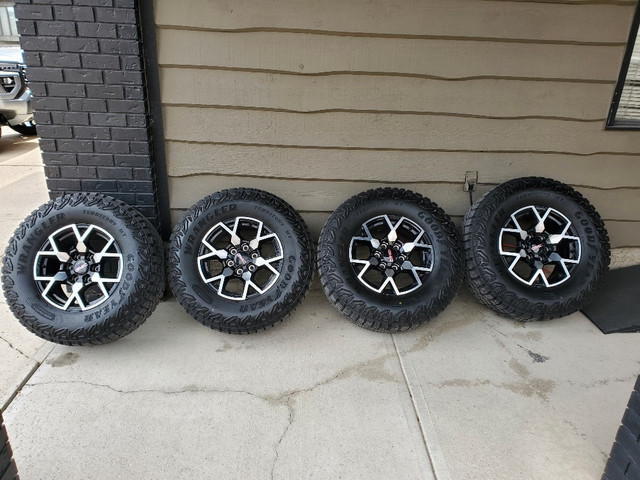 17" GMC Canyon AT4x Factory OEM Wheel & Tires (set of 4) in Tires & Rims in Calgary