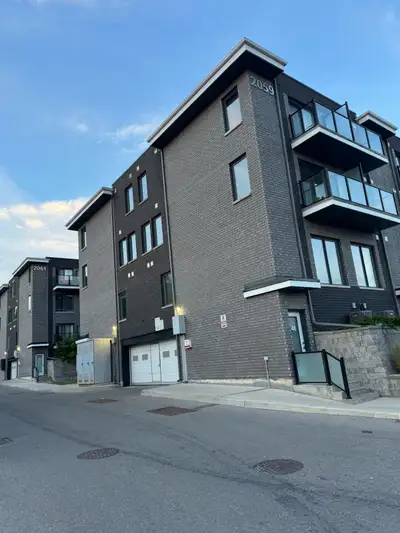 3 Beds 2 Baths - Townhouse 2059 Weston Rd, Toronto, ON M9N 1X7, Canada 3 bedrooms 2 bathrooms 3 stor...