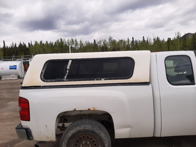 2000 to 2007 GMC/CHEV TRUCK CANOPY in Other Parts & Accessories in Whitehorse - Image 3