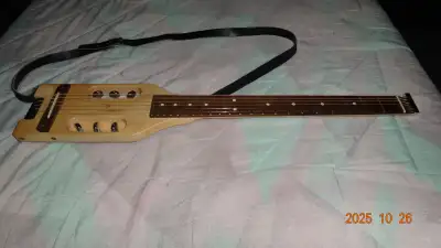 Guitare The Traveler électro acoustique, View more