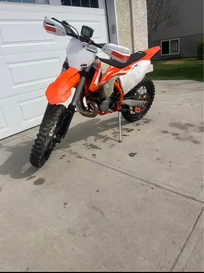 2018 ktm 250xc Electric and kick start Fmf pipe and silencer Flo pro rad guards 2nd owner 150 hours...
