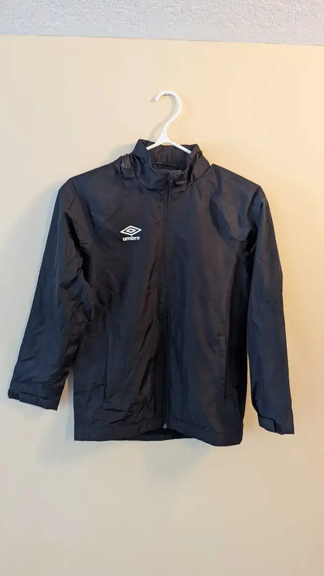 kids umbro coat size 10 in Kids & Youth in Cambridge - Image 2