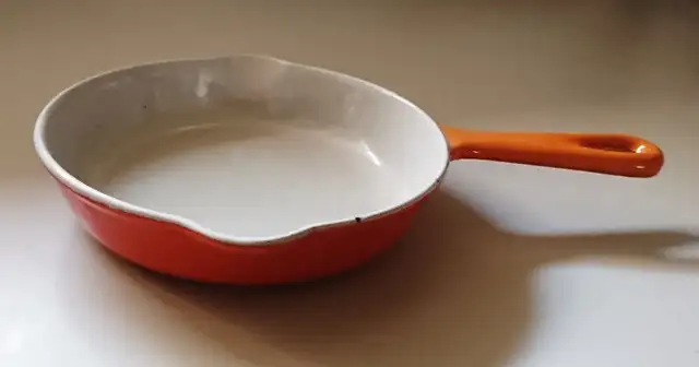 Vintage LE CREUSET Orange Enameled Cast Iron 6.5" Skillet Pan in Arts & Collectibles in Oshawa / Durham Region - Image 3