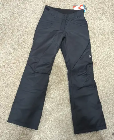 Hello everyone, I am selling a pair of new never worn Womens Snowpants. They are Ripzone brand, mode...