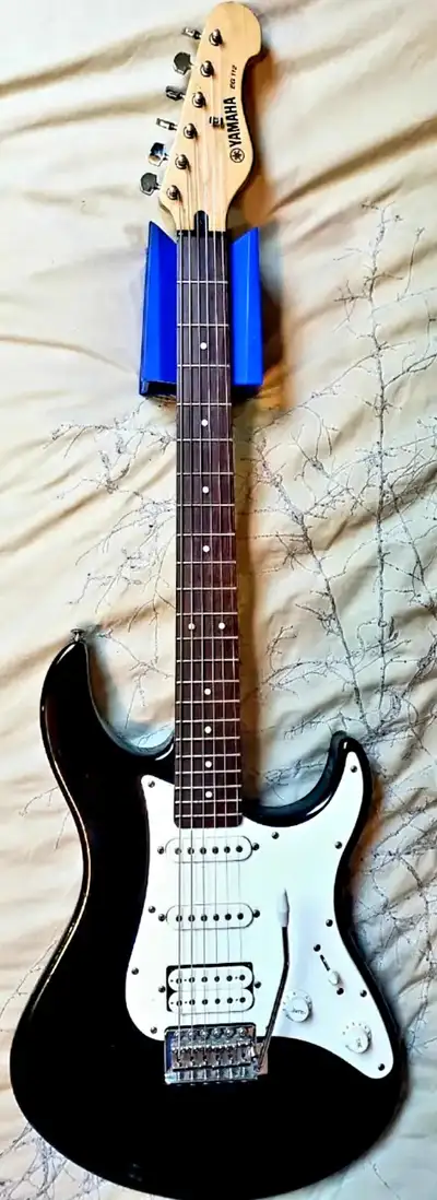 YAMAHA EG112 Strat Electric Guitar, View more
