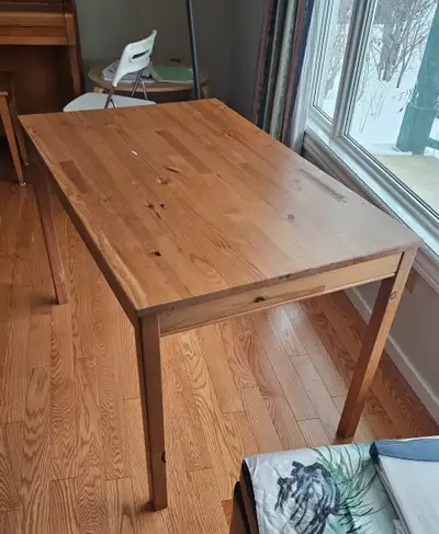 Good condition. Dimensions are 26x46x29 inches.