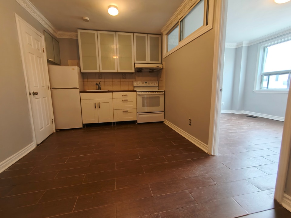 Nice Second Floor One Bedroom Apartment $1580 All Included 3