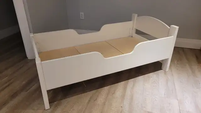 Lit enfant (structure + matelas)Toddler bed in Beds & Mattresses in Longueuil / South Shore - Image 6
