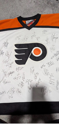 Philadelphia Flyers team signed jersey 