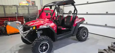 Polaris RZR 800S 2013 TRES TRES PROPRE POUR L'ANNÉE PRET A RIDER