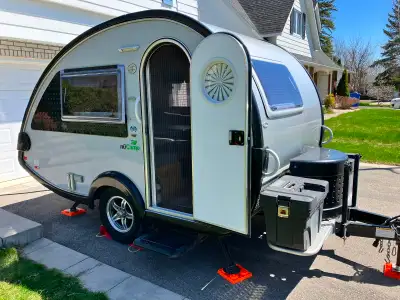 Roulotte Nucamp Tab 320 2018, légère, super équipée et en excellente condition. Poids avec propane e...