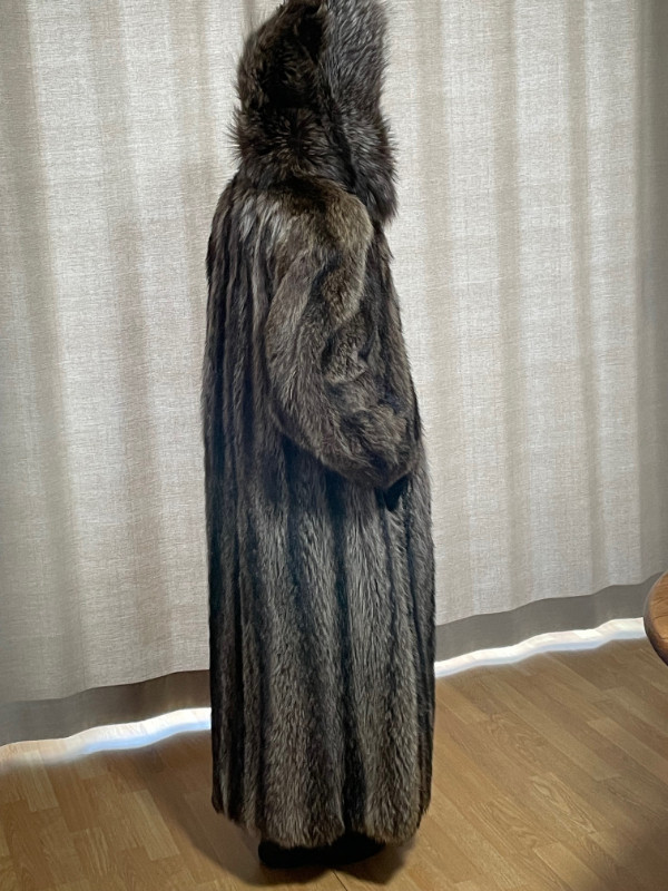 Ladies Racoon Fur Coat with detachable fox fur trimmed hood in Women's - Tops & Outerwear in St. John's - Image 2