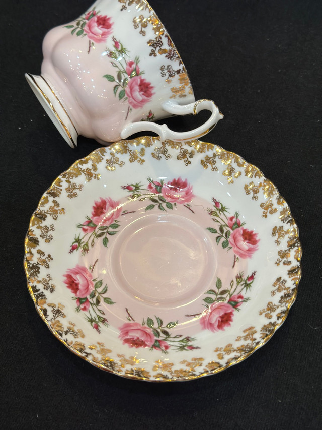 Royal Albert Hand painted pink  rose tea cup & saucer - in Arts & Collectibles in Oakville / Halton Region - Image 4
