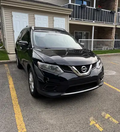 Nissan Rogue S 2015 noire en bon état, fiable et économique. Conduite confortable, idéal pour la vil...