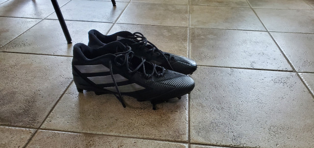 Chaussures de Football Adidas pointure 12,5 Adulte dans Football  à Laval/Rive Nord - Image 3