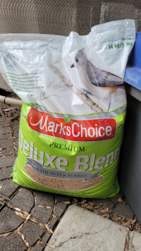 Bird Seed "Marks Choice Premium Deluxe Blend" 31 Pound Bag