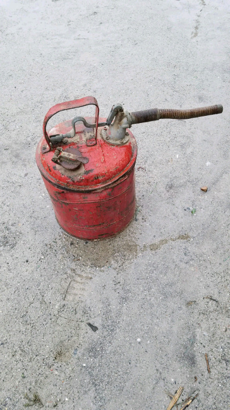 Gas can in Arts & Collectibles in Ottawa - Image 3