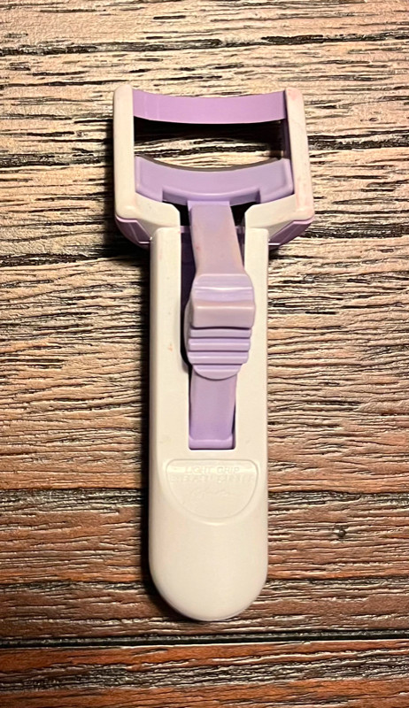 Avon Eyelash Curler Soft For Sale in Health & Special Needs in Oakville / Halton Region