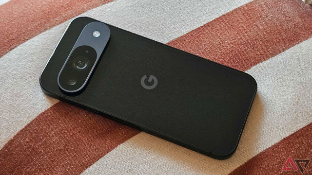 PIXEL 9 **LIKE NEW** in Cell Phones in Kitchener / Waterloo - Image 2