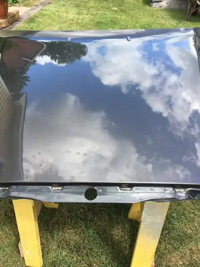 Mercedes W124 clean rust free hood for sale. Come off a Florida car, clear coat is pealling otherwis...