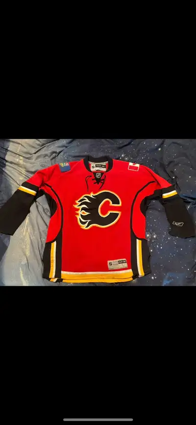 Calgary flames jersey size L, View more