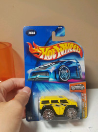 Hot wheels Blings Hummer H2 yellow 2004 release