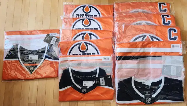 *BRAND NEW Women Edmonton Oilers McDavid Jersey size XS(Orange)* in Women's - Tops & Outerwear in Edmonton