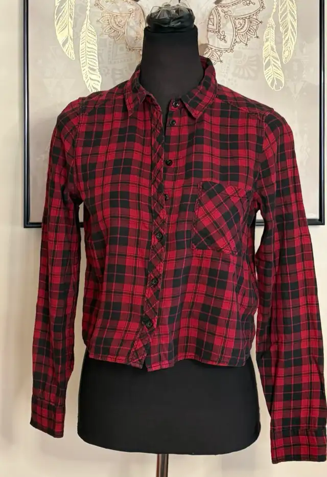 Linge femme XS et Small  in Women's - Tops & Outerwear in Laval / North Shore - Image 3