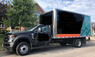 2021 F550 Super duty V8 7.3L gas truck regular cab, 16 foot cube, new brakes, new battery, well main...