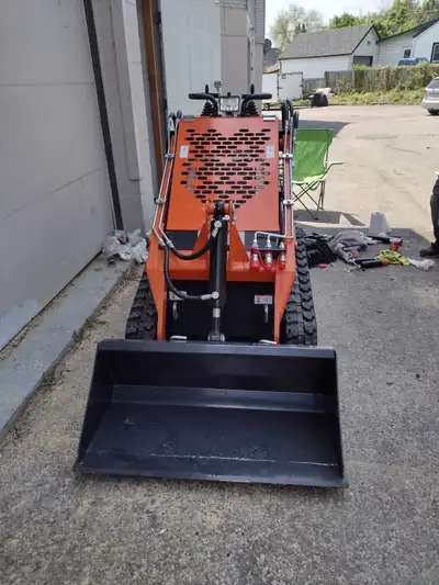 Agrotk YSRT14 Stand-on Skid Steer Loader 6" wide rubber tracks 43" bucket 13.5 hp