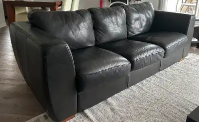 Canapé en cuir véritable / Genuine Leather Sofa, View more