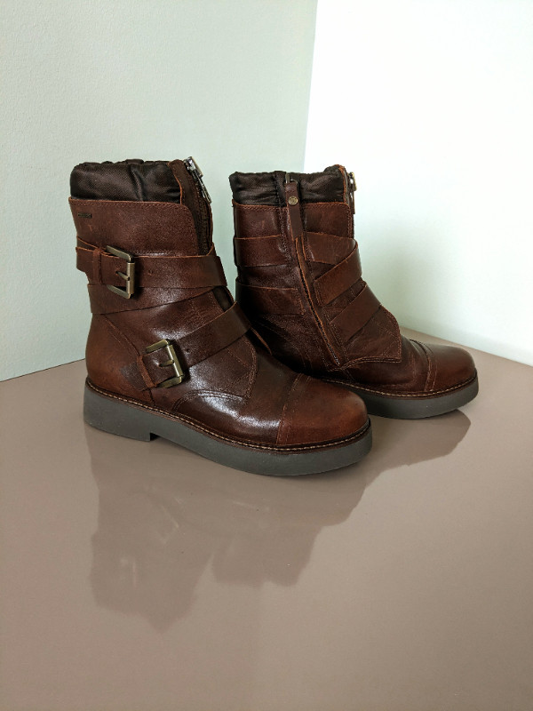 Geox Ladies Ankle Combat Leather Boots $120 in Garage Sales in Markham / York Region - Image 3