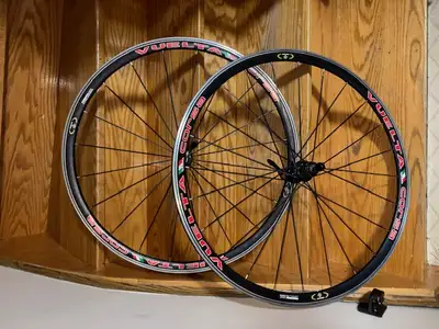Vuelta Corsa aero wheelset road bike, Shimano 10 spd, Like new, View more