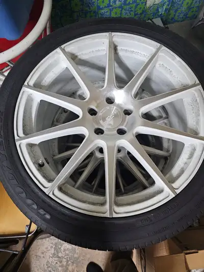 Selling set of 4 tires 20in 850$ or best offer. Excellent conditions Inbox for more information.