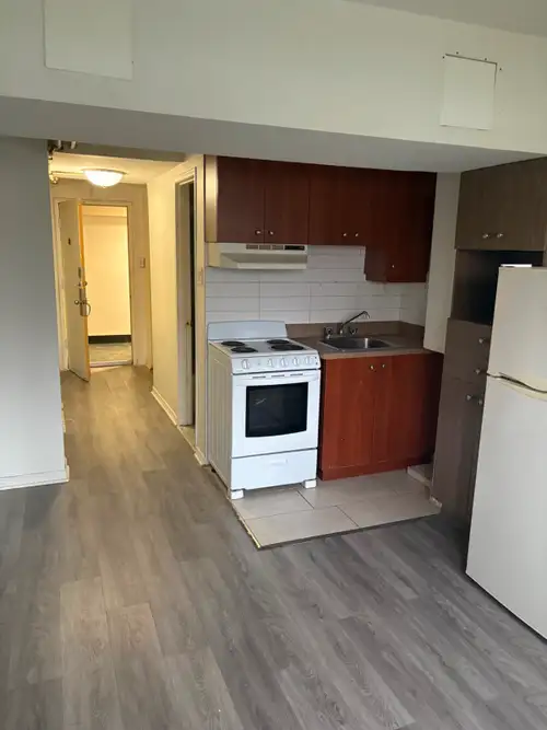 À LOUER – 6275 Sherbrooke Ouest, NDG Charmant 2 ½ lumineux dans un secteur très recherché de NDG Dis...