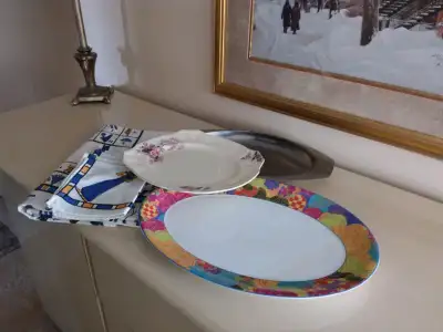 Nappe + serviettes de table : et assiette de service (3)., View more