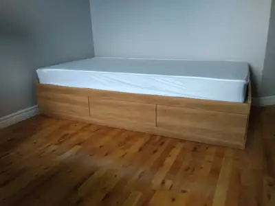 Lit jumeau et matelas à vendre, View more
