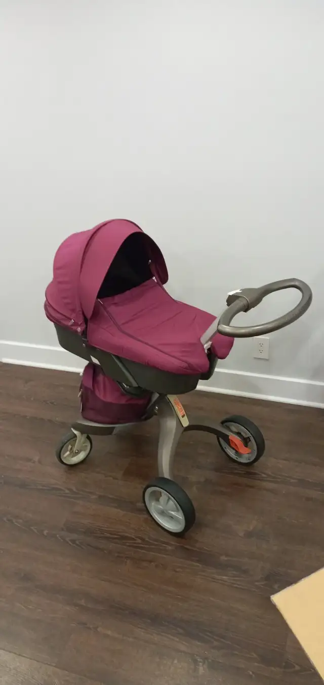 Poussette Stokke in Strollers, Carriers & Car Seats in City of Montréal - Image 3