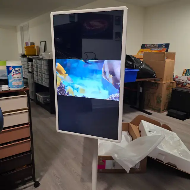 32 Inch 60Hz Portable Touchscreen Android Smart TV w/ Stand in TVs in Ottawa - Image 4