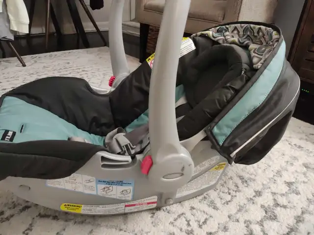 Graco SnugRide 30 LX Infant Car Seat - moderately used in Strollers, Carriers & Car Seats in City of Toronto - Image 3