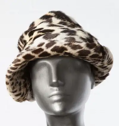 Chapeau de vraie fourrure, View more