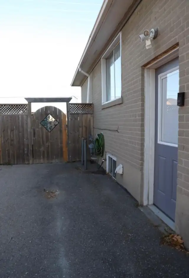 1 Spacious bdrm for Rent