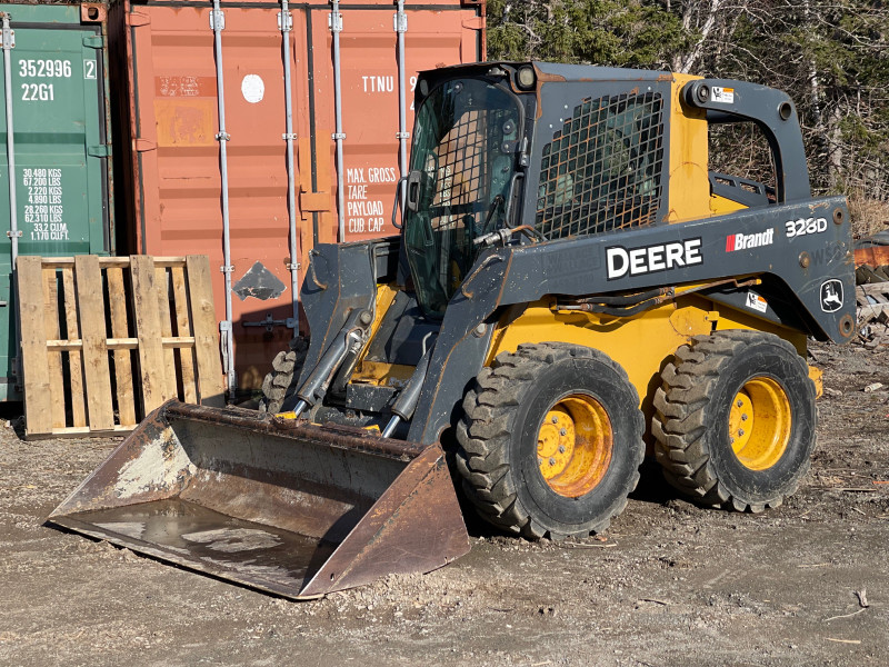 FOR SALE 2011 JOHN DEERE 328D SKID STEER Heavy Equipment Cape
