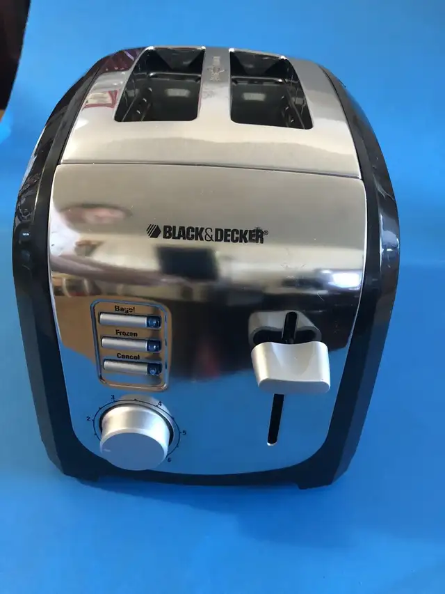 Black & Decker 2 slice Toaster T2030 850W in Great condition $25 in Toasters & Toaster Ovens in Markham / York Region - Image 5