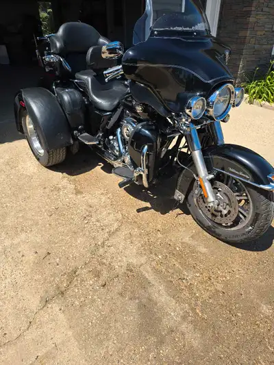 Tri Glide Ultra 103 cu inch 18,992 miles