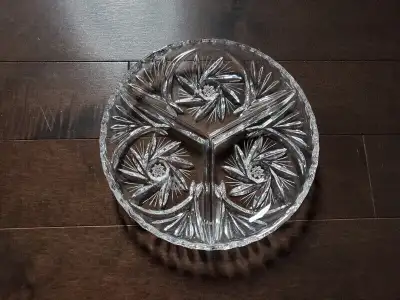 Pinwheel crystal assiette 3 sections neuf / plate with 3 divider, View more