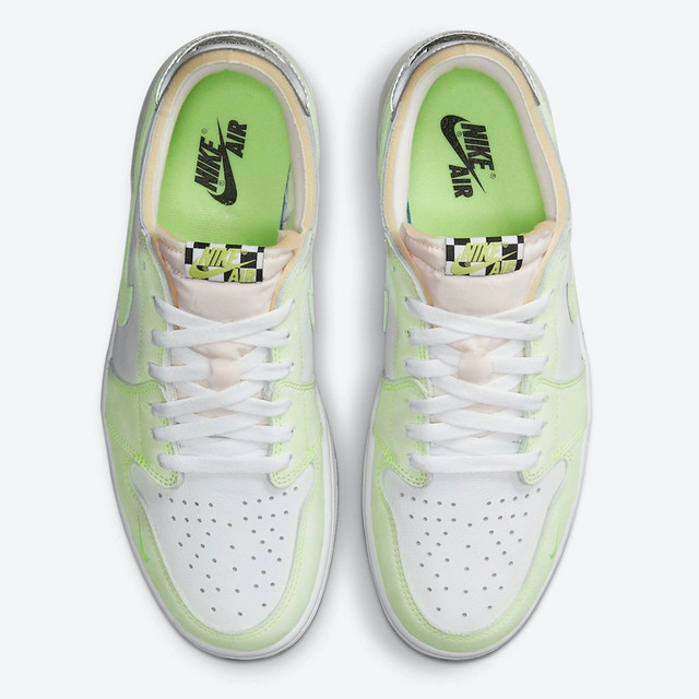 Air Jordan 1 Low OG “Ghost Green” in Men's Shoes in Markham / York Region - Image 4