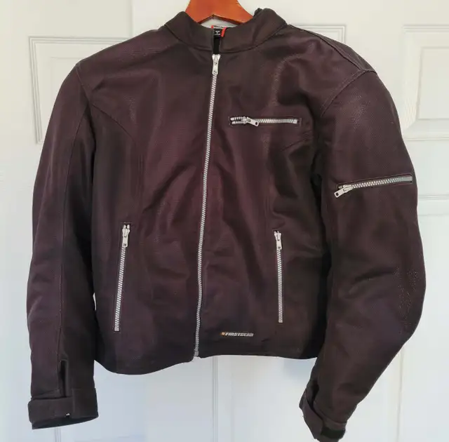 Excellent Woman's Motorcycle Jacket in Women's - Tops & Outerwear in Oshawa / Durham Region - Image 2