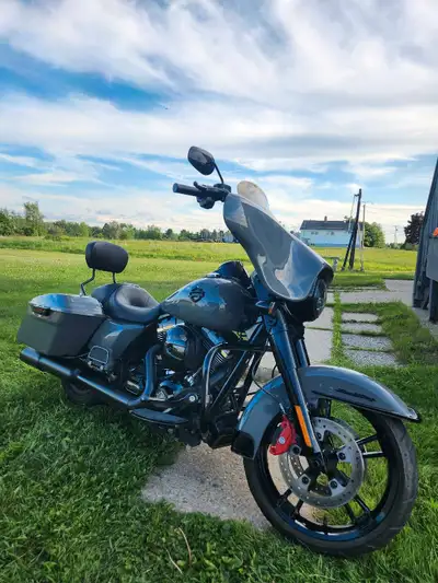 2014 road king. Bike is in very good shape. Toying with the idea of selling it as I have no time to...
